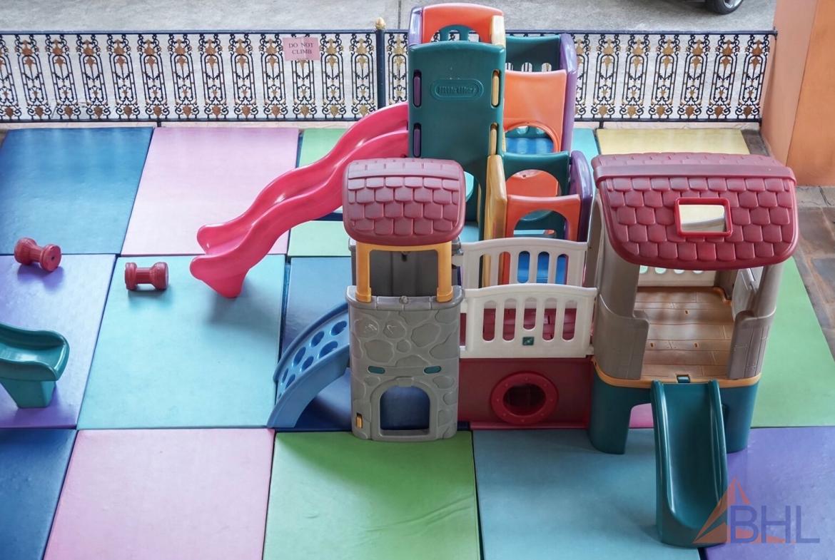 Play ground (1)