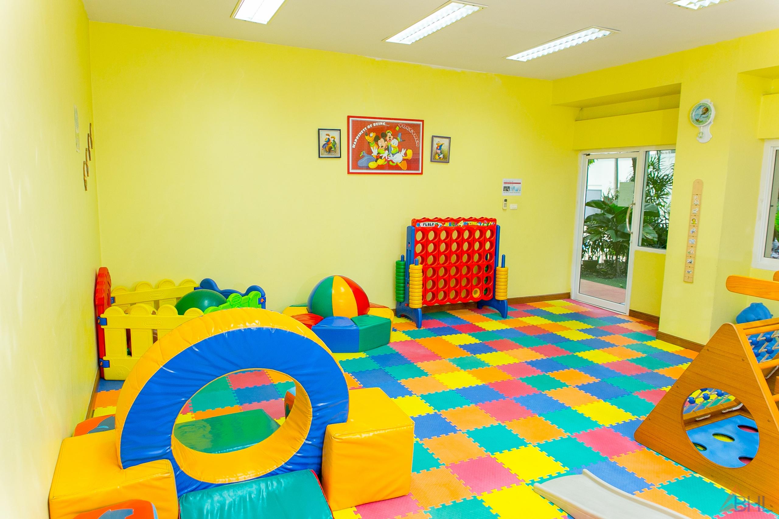 Indoor Children Playroom b